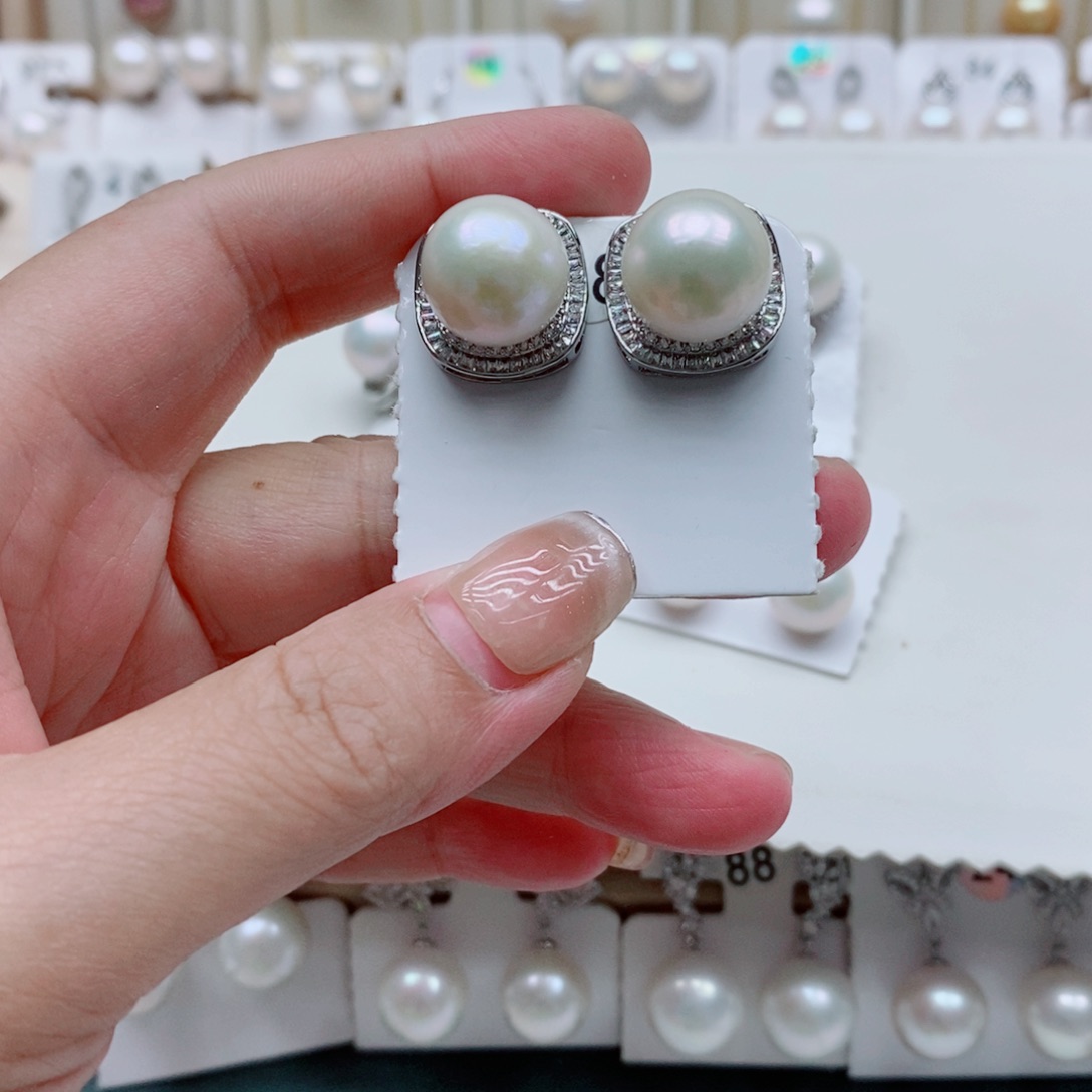 如***意银S925镶嵌淡水珍珠耳饰