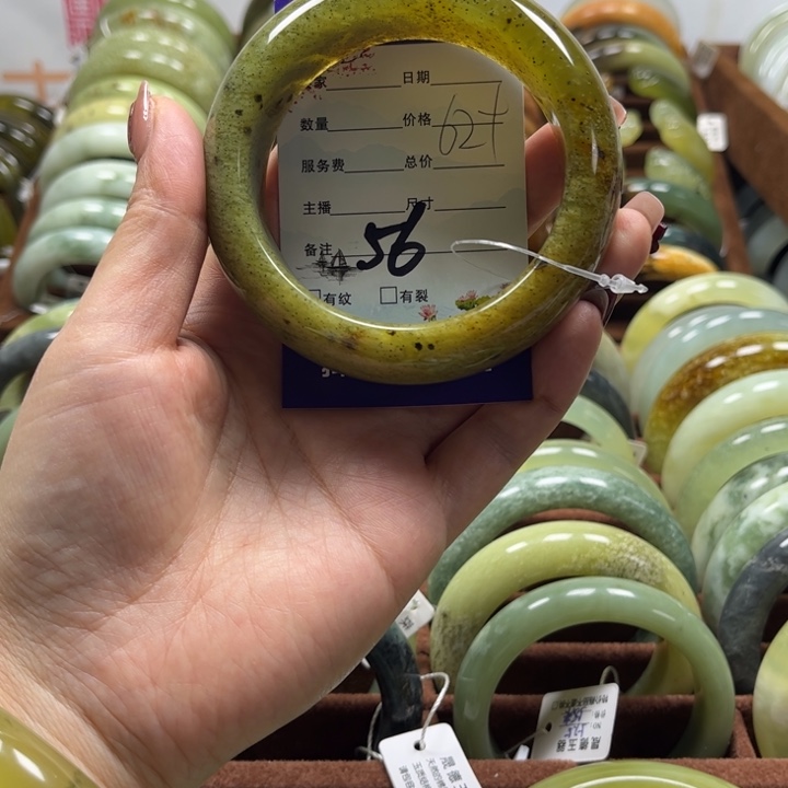 蛇纹石玉手镯未镶嵌珠*