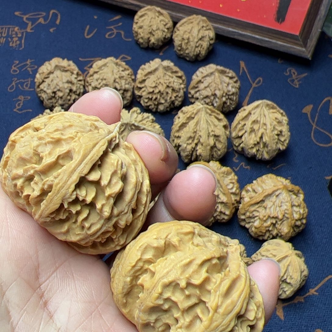 文玩核桃把件秦岭野生植物核桃