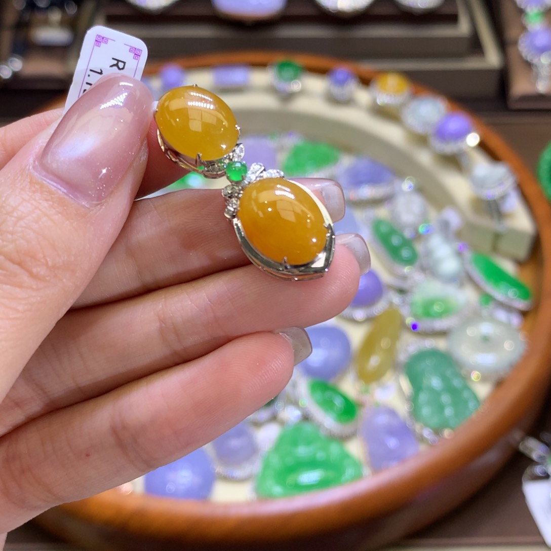 翡翠颈饰18K金镶嵌翡翠吊坠