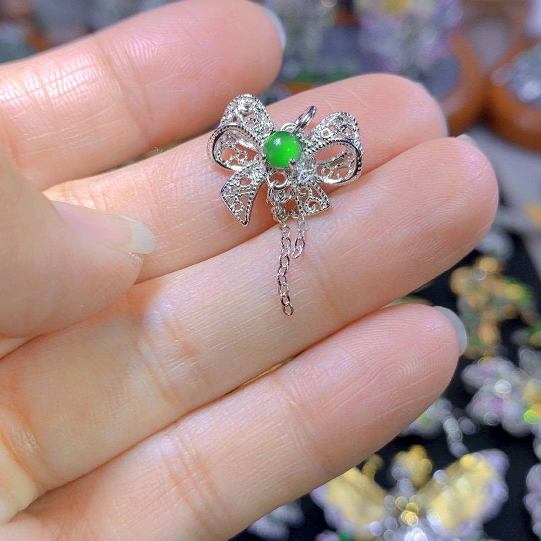 翡翠颈饰银S925镶嵌天然翡翠