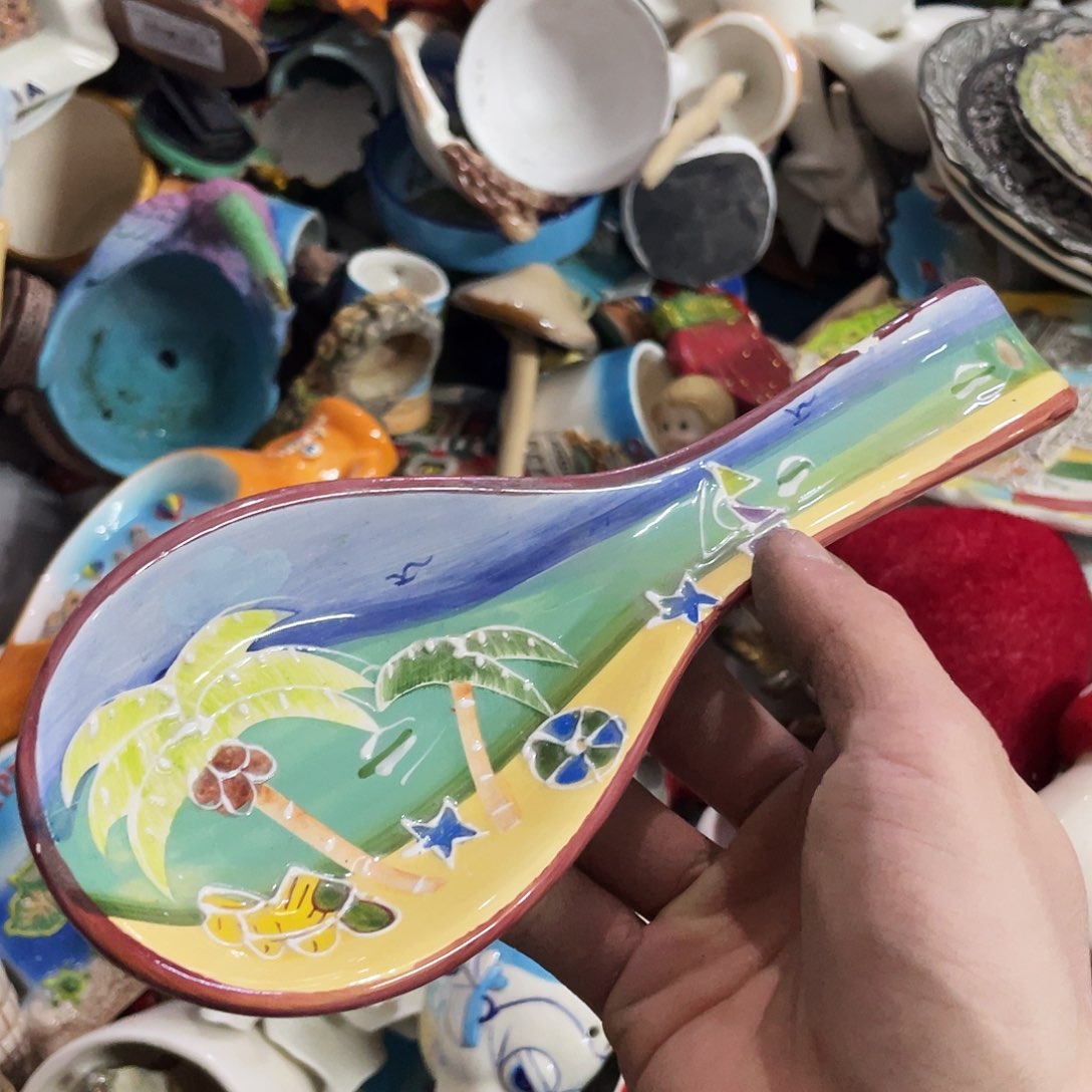 摆件  磕碰。 封釉。    