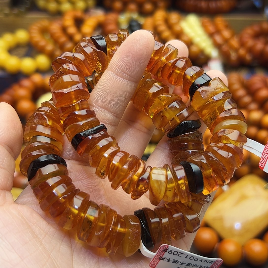 琥珀未镶嵌珠宝奇石多样性发其一