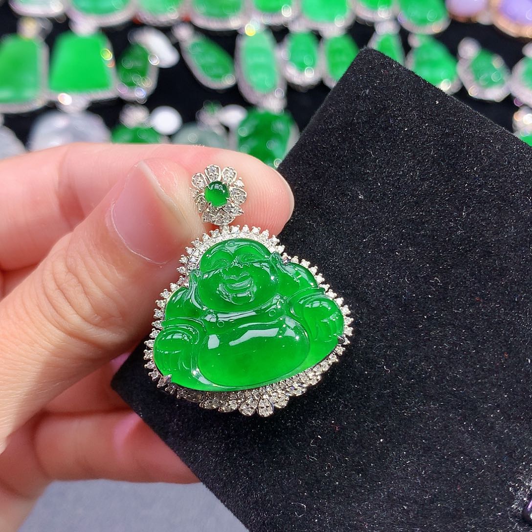 翡翠18K金镶嵌颈饰