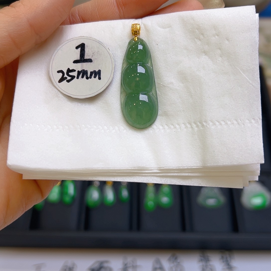 翡翠颈饰18K金镶嵌翡翠