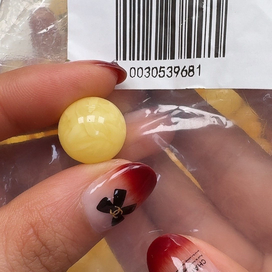 欧***辰琥珀未镶嵌裸石悠悠