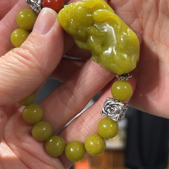 未镶嵌岫玉吊坠(赠链)