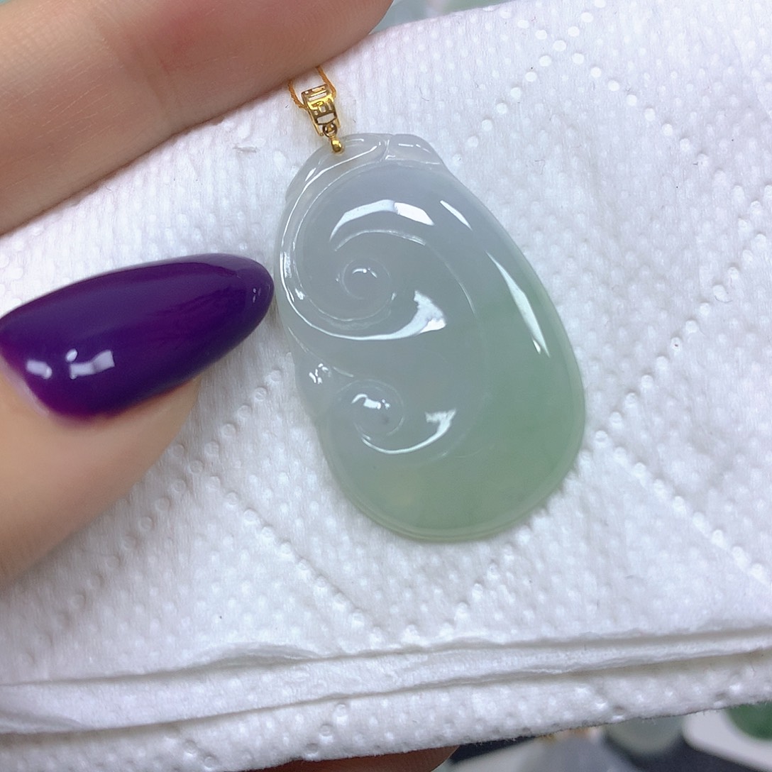 翡翠18K金镶嵌颈饰挂件