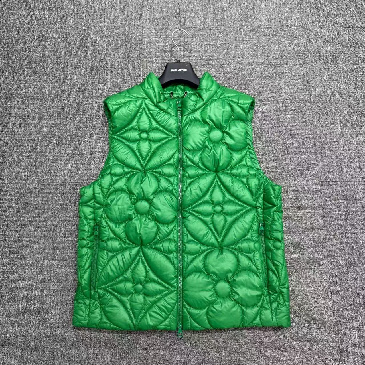 未使用 LouisVuitton/路易威登 12677  压纹三花马甲 尺码： 52码