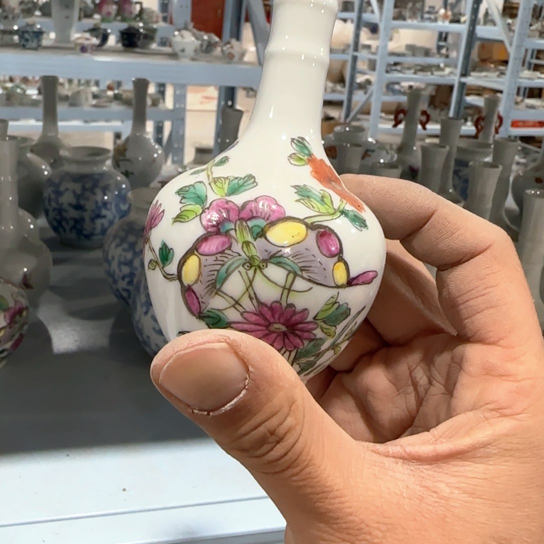 瓷片瓷器上用青花做圆润青花