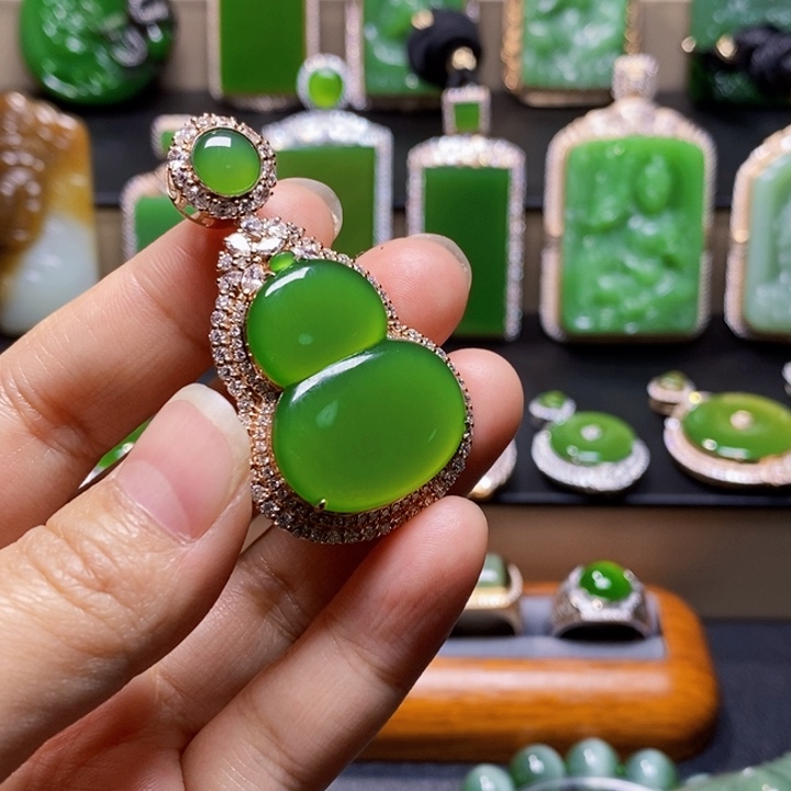 颈饰18K金镶嵌和田玉（糖玉）玉***6