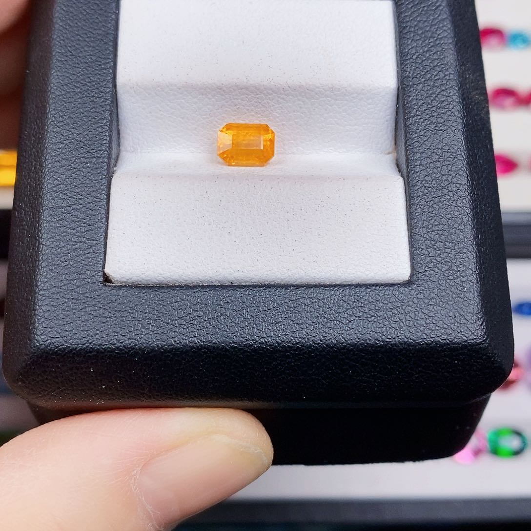 石榴石（芬达石）裸石未镶嵌1.72ct