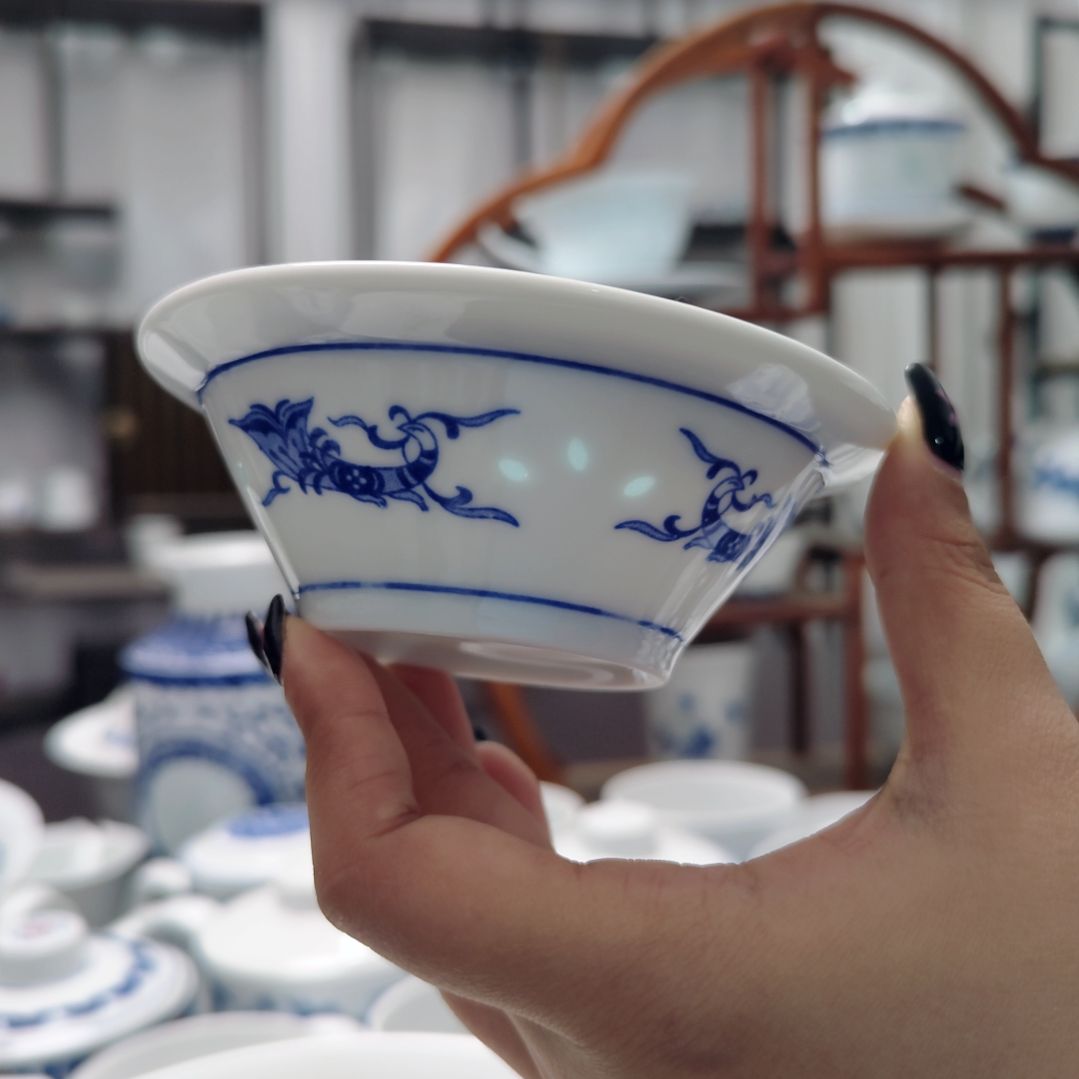 陶瓷孔雀老款斗笠烟灰缸一个