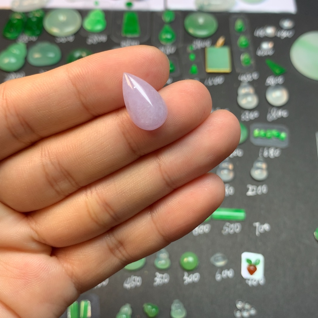 翡翠未镶嵌颈饰裸石水滴