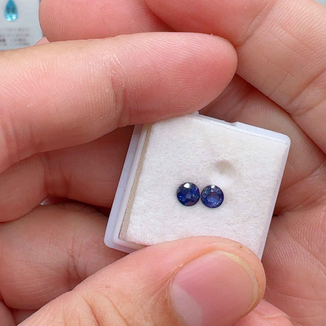 蓝宝石裸石未镶嵌特价圆4裸石2颗