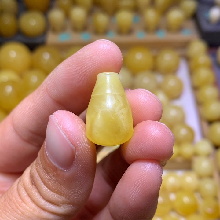 蜜蜡裸石未镶嵌天然俄料蜜蜡鸡油黄微瑕三通12.5