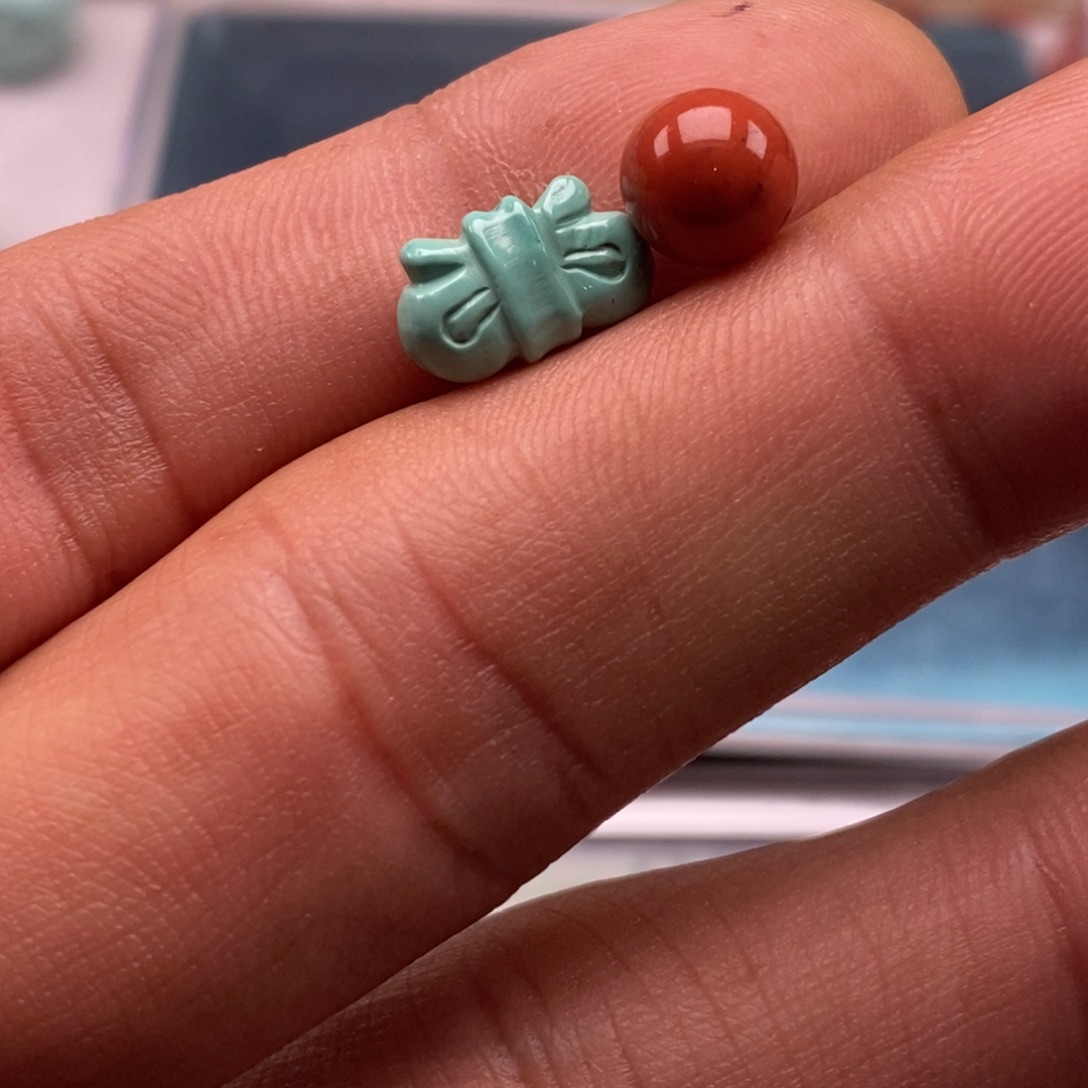 胡***奥南红玛瑙未镶嵌珠宝半成品