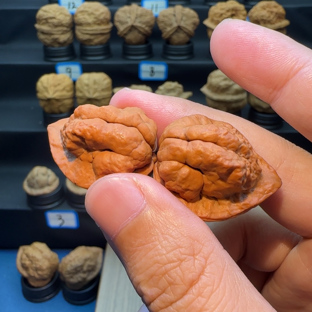 没***六桃核把件小云石观音