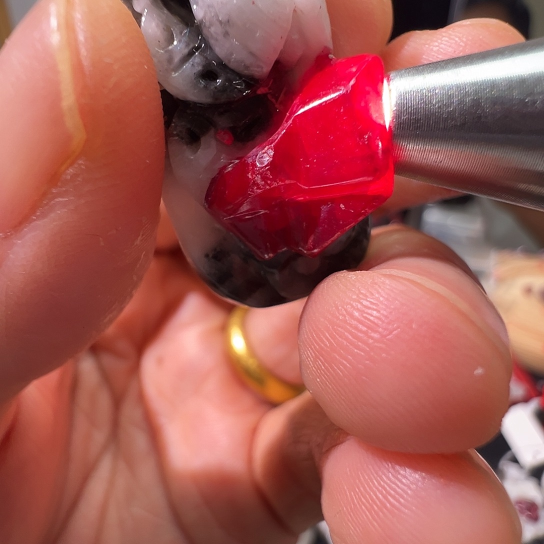 天然辰砂一鸣惊人大晶体