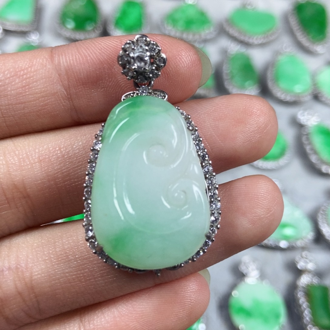 颈饰未镶嵌翡翠如意