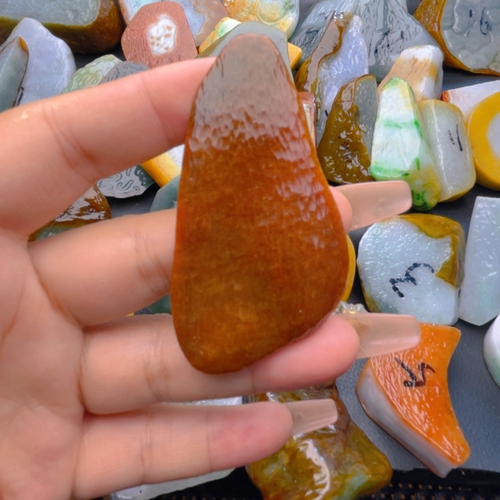 翡翠挂件未镶嵌翡翠