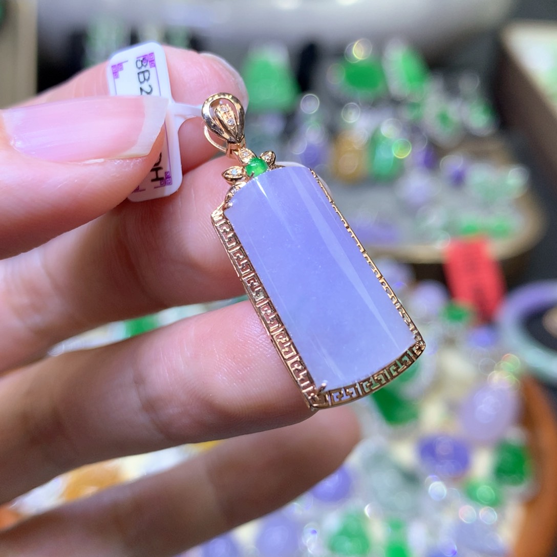 【闪购商品】翡翠颈饰18K金镶嵌翡翠吊坠项链