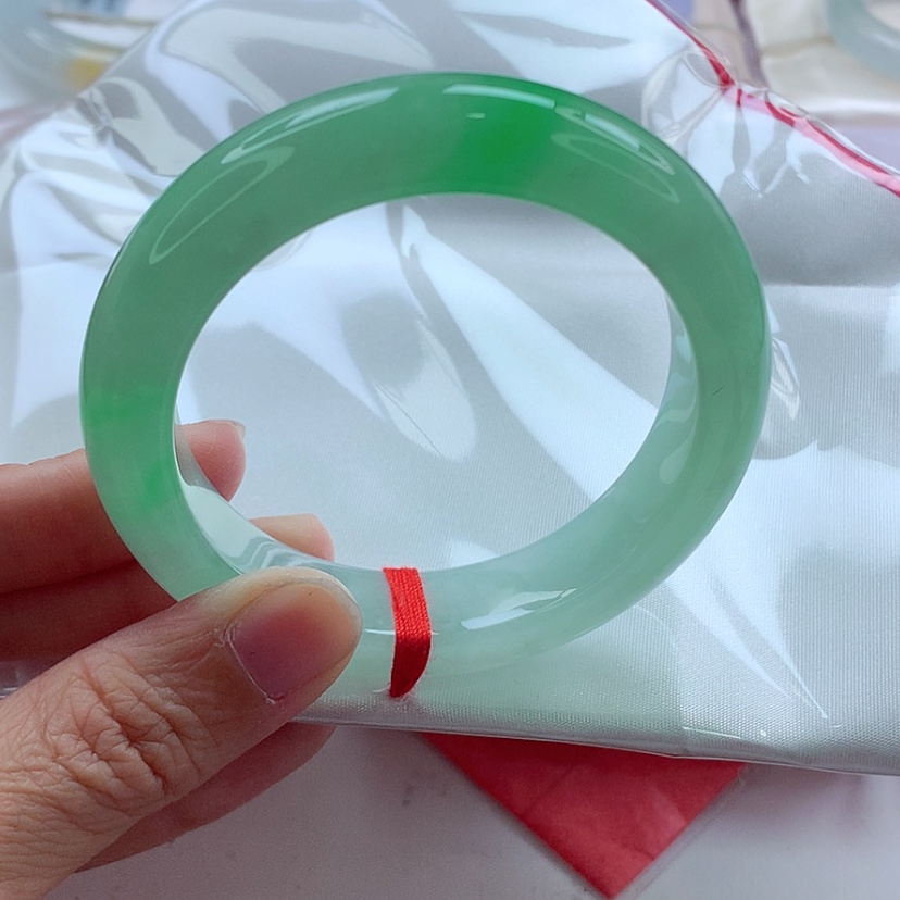 【闪购商品】翡翠手镯未镶嵌嘻*1甜阳绿A