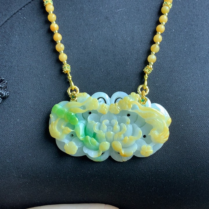 翡翠颈饰未镶嵌翡翠