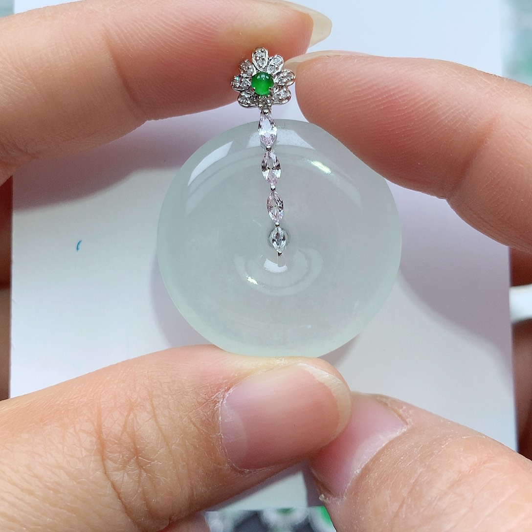 翡翠颈饰18K金镶嵌平安扣