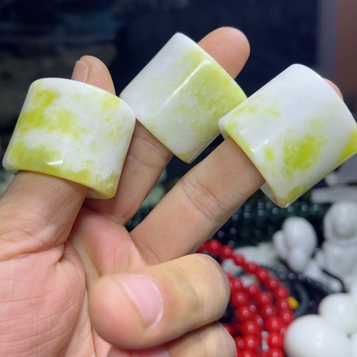 蛇纹石玉板指未镶嵌