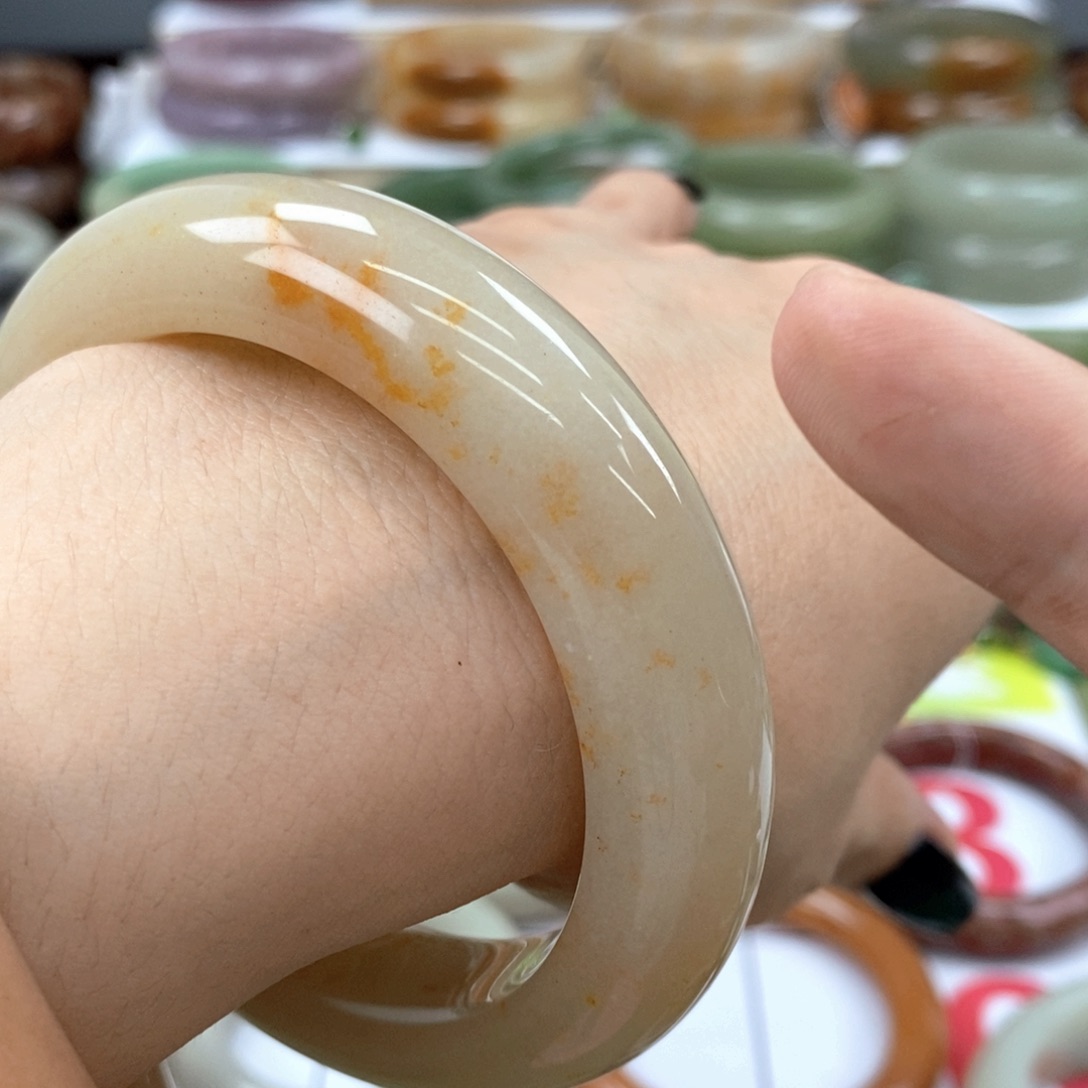 石英质玉手镯未镶嵌