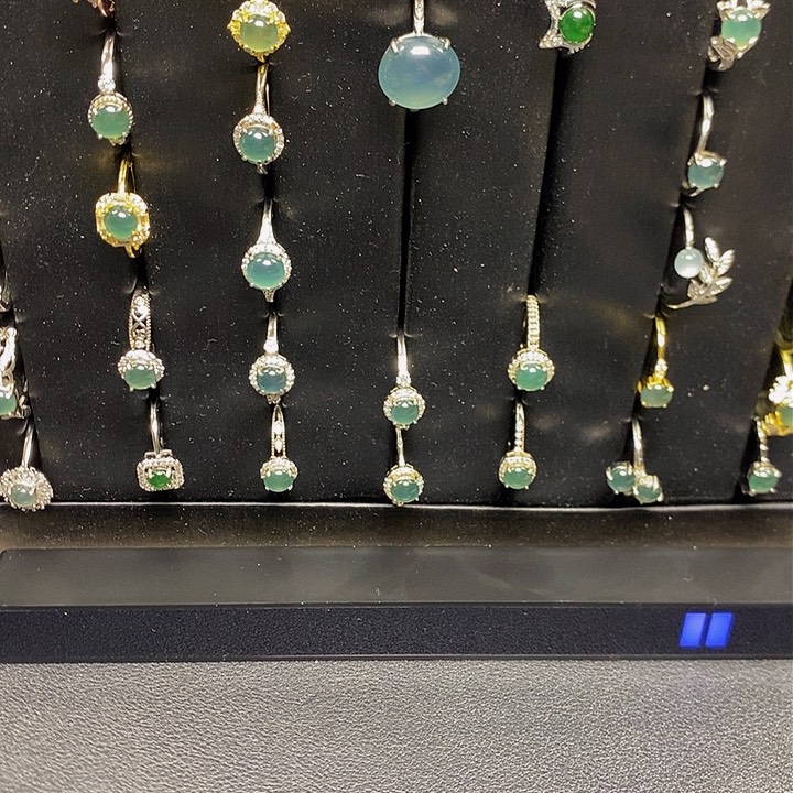 翡翠戒指未镶嵌听****