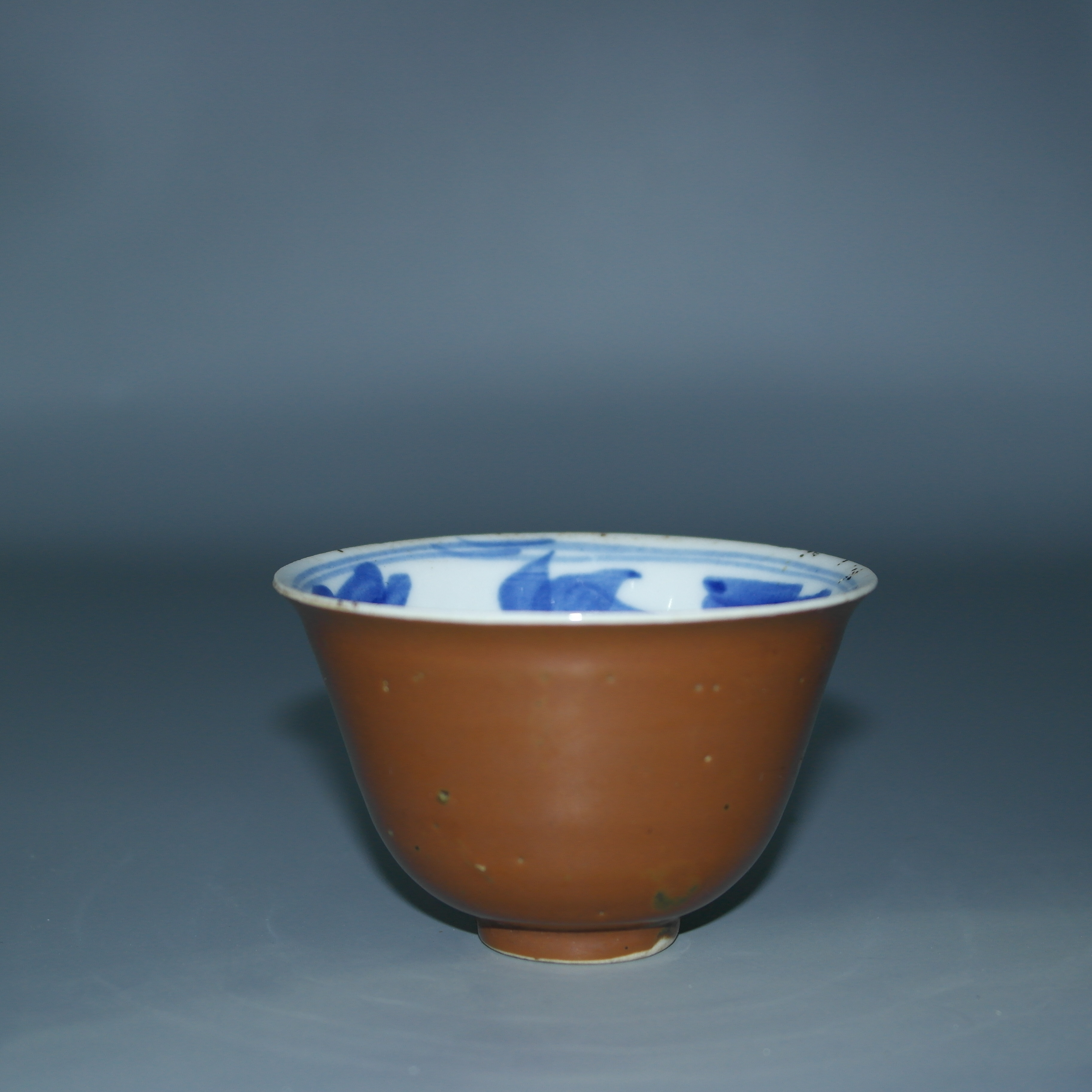 LOT15 青花酱釉金玉满堂杯 