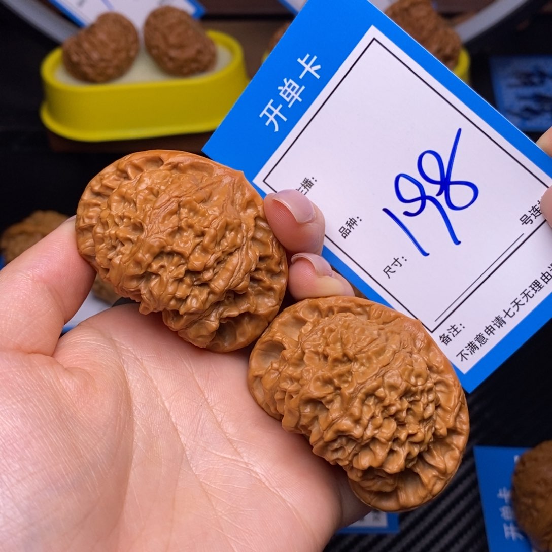 文玩核桃把件5.2麒麟纹官帽198