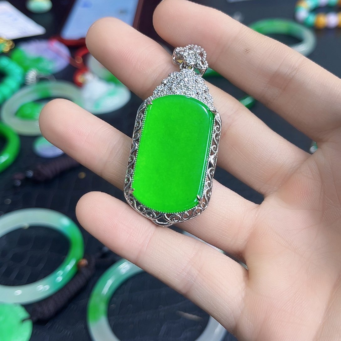 翡翠手镯未镶嵌手镯