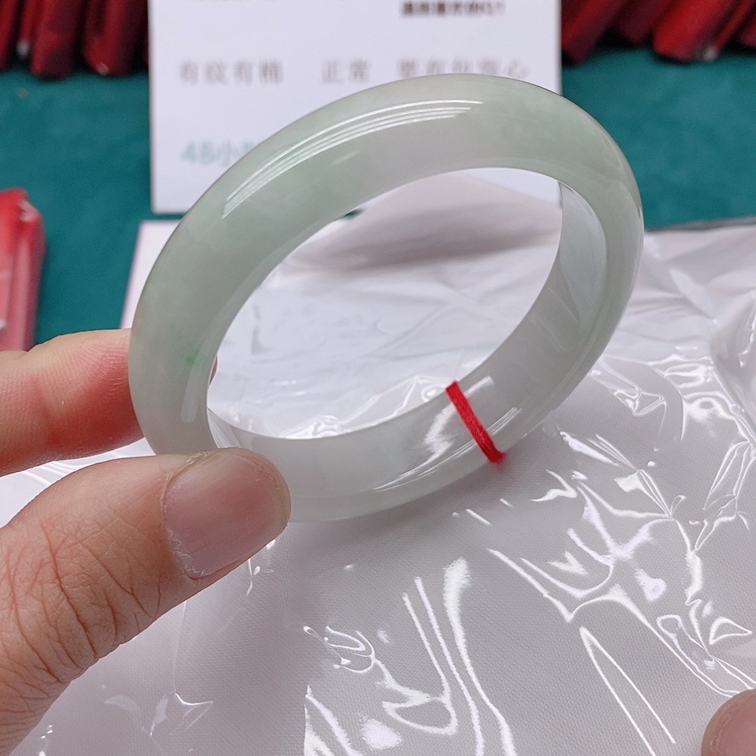 翡翠手镯未镶嵌水*灵7888888888