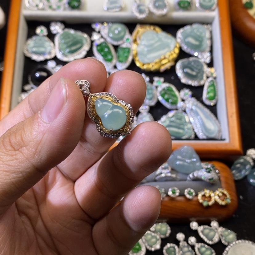 【闪购商品】翡翠颈饰未镶嵌天然