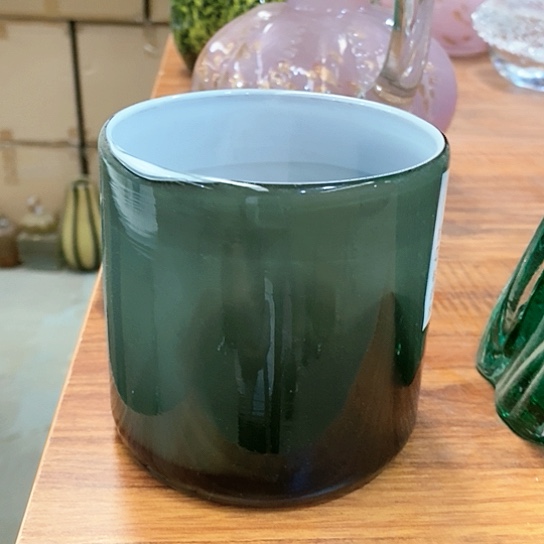 琉璃花瓶高10厘米宽9厘米