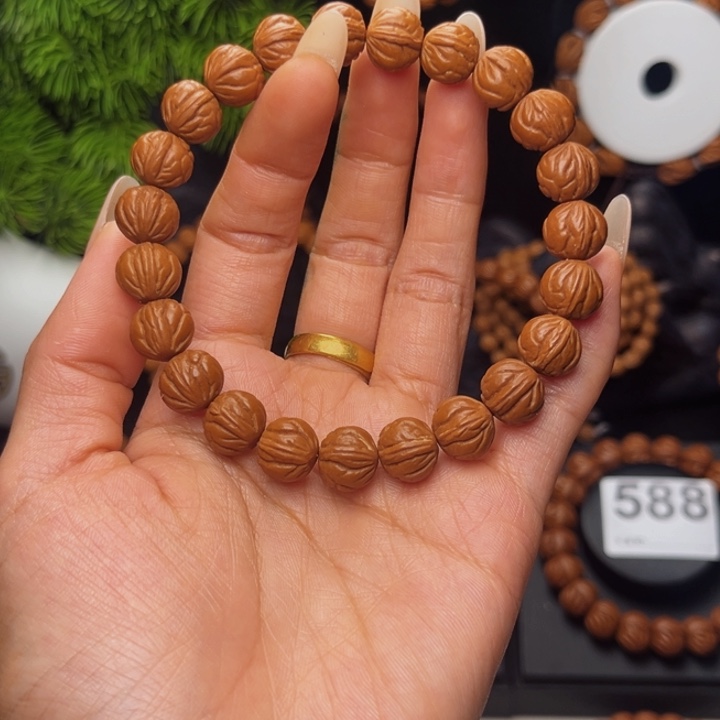 龙纹桃核玉龙脊11