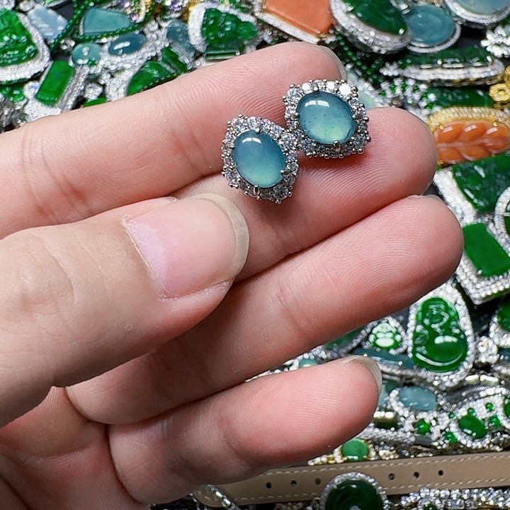 翡翠颈饰未镶嵌天然A货翡翠放漏