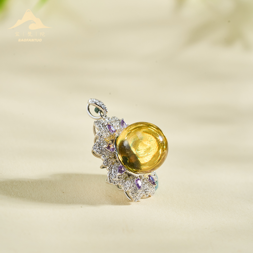 宝梵陀蓝珀吊坠   4279   kr