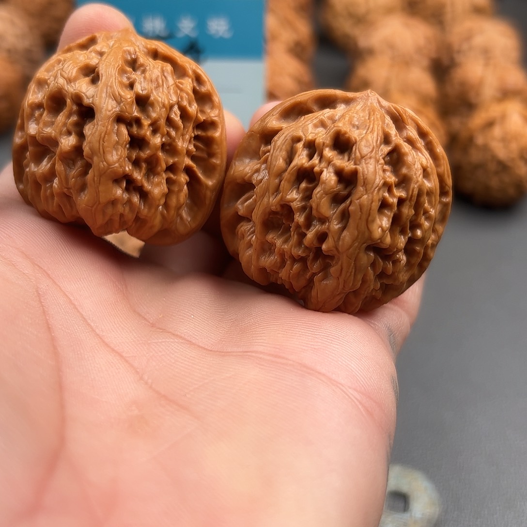 刘***跳吊坠文玩核桃九龙