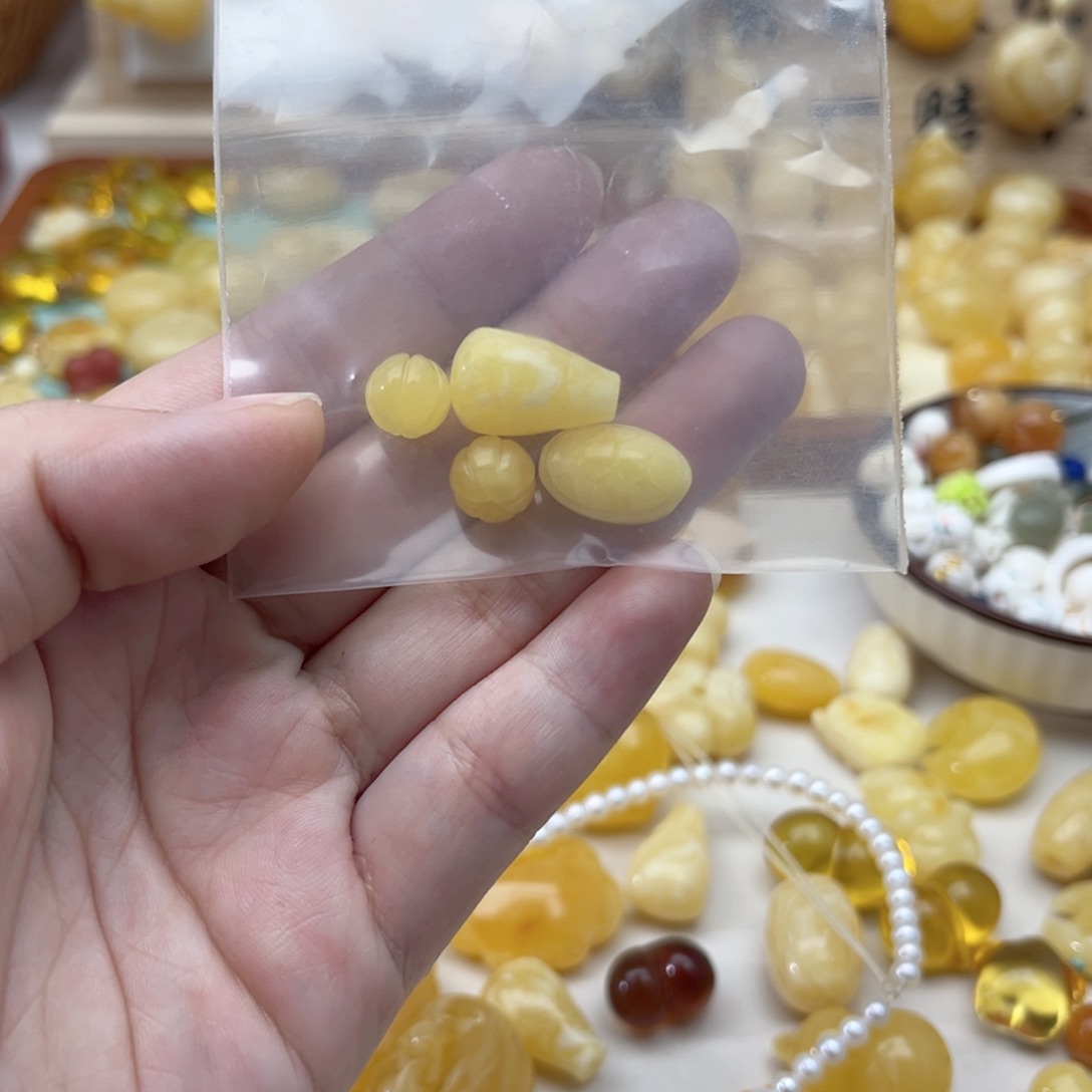 爱***吖未镶嵌蜜蜡裸石配饰