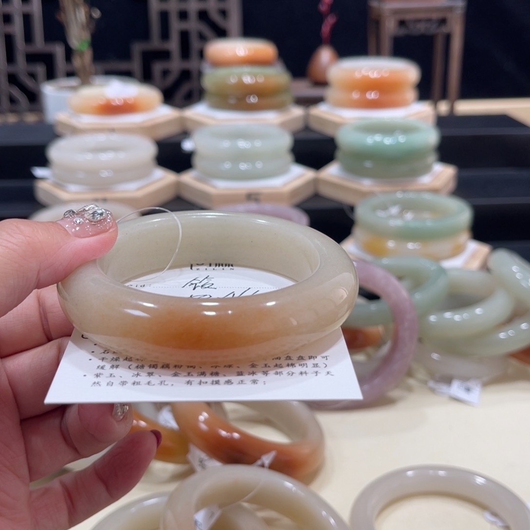 石英质玉手镯未镶嵌筱*