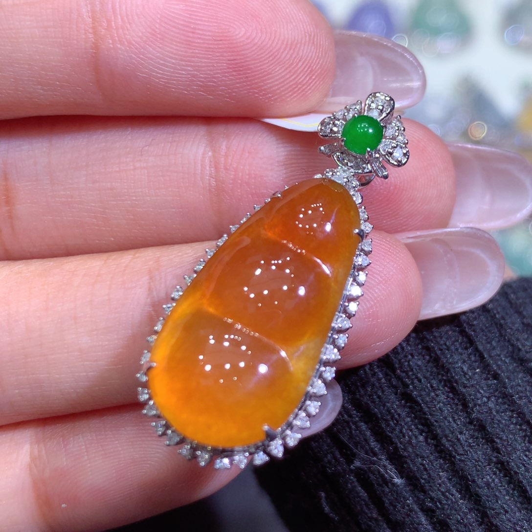 翡翠吊坠(赠链)18K金镶嵌