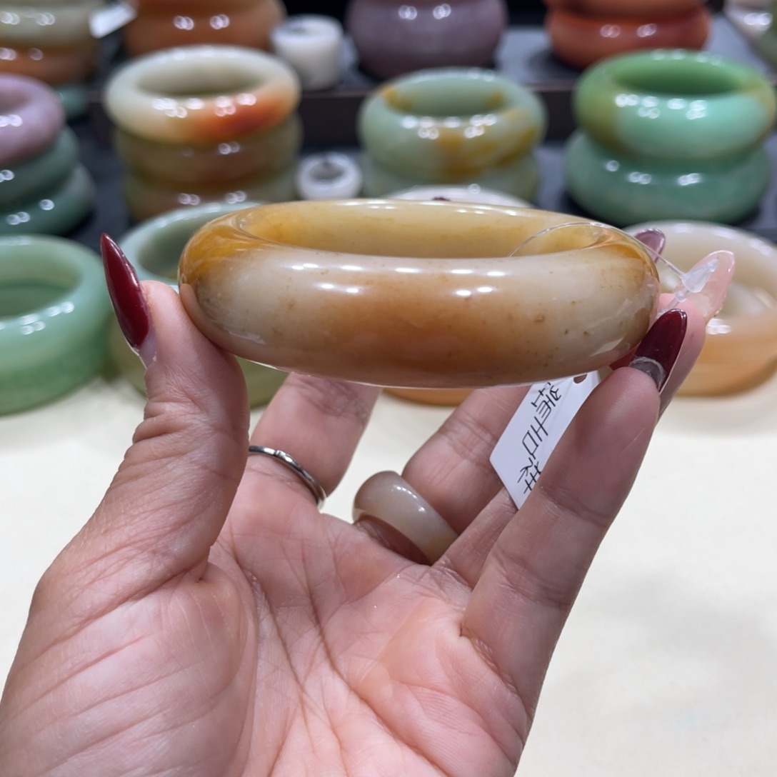 未镶嵌手镯石英岩玉