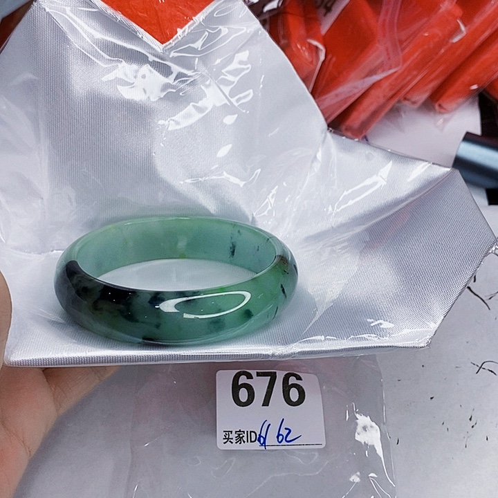 翡翠未镶嵌手镯一图一物实物为准（微瑕处理）