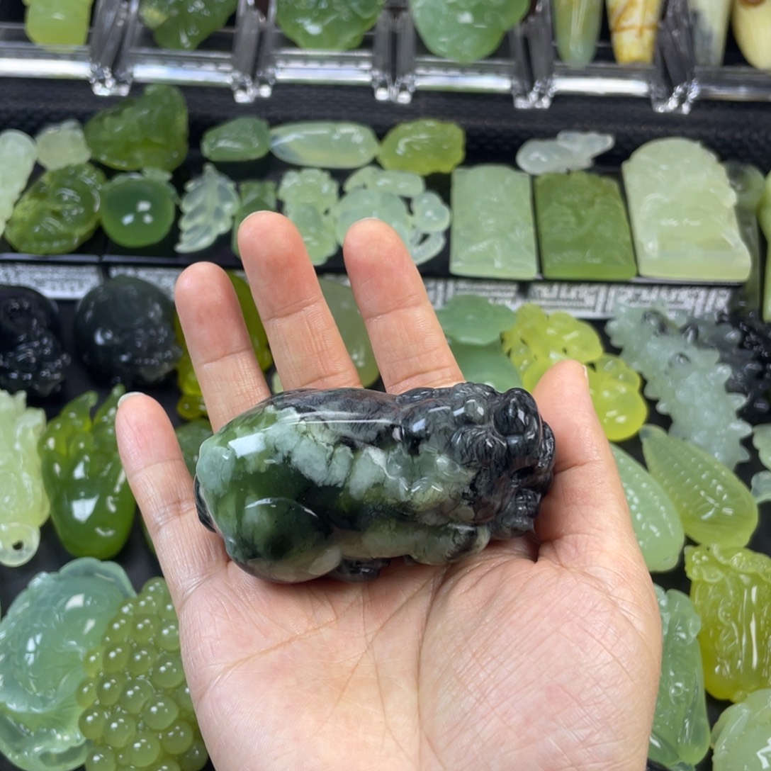 蛇纹石玉未镶嵌珠宝奇石