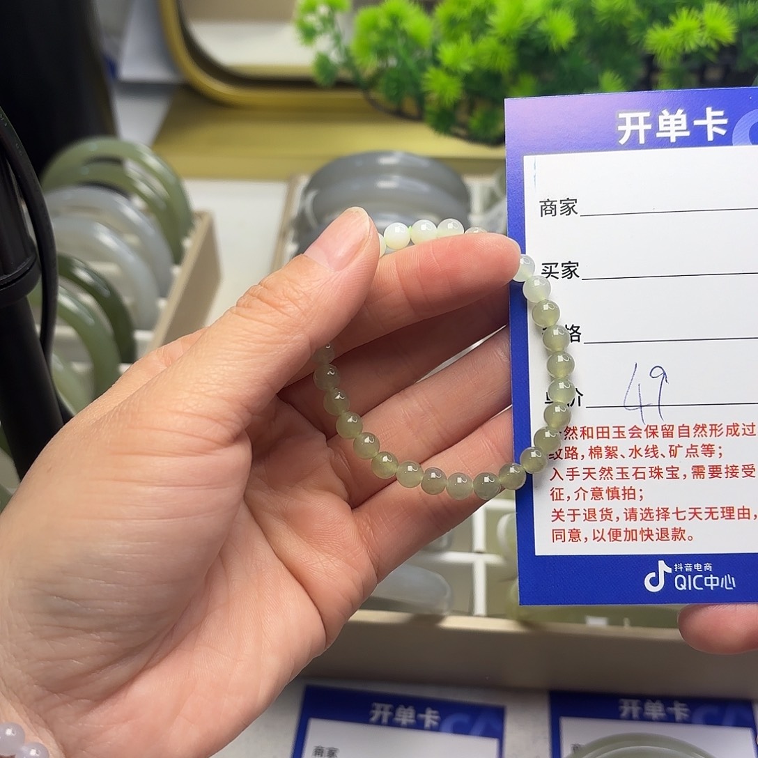 和田玉未镶嵌手镯