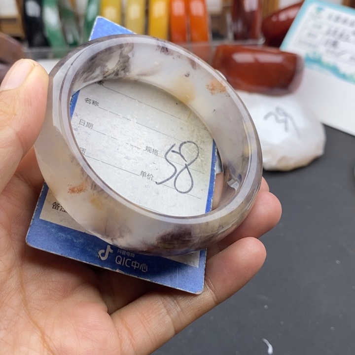未镶嵌手镯石英质玉